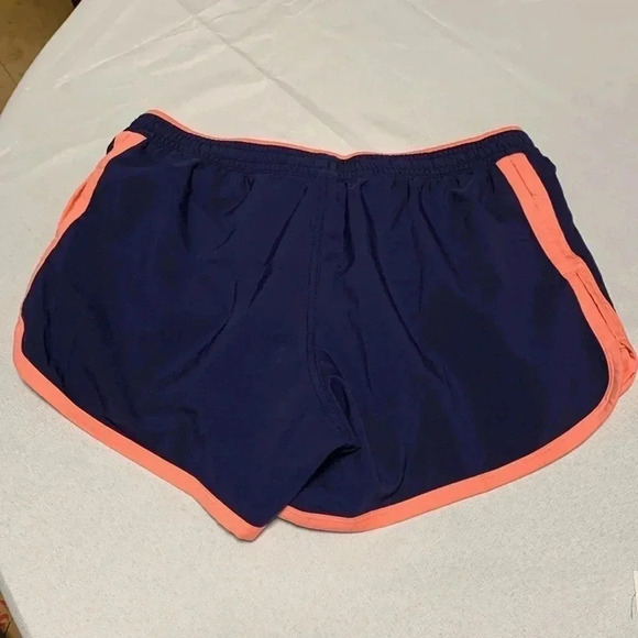 THE NORTH FACE Women’s Shorts, drawstrings inside. - Picture 3 of 4